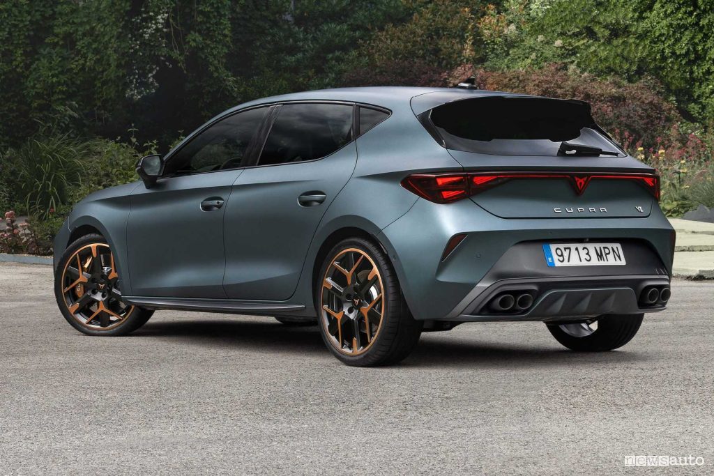 Nuova Cupra Leon VZ posteriore 3/4