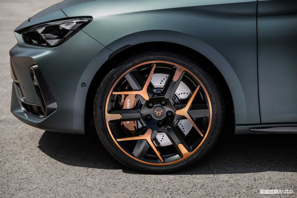 Nuova Cupra Leon VZ cerchi da 19"