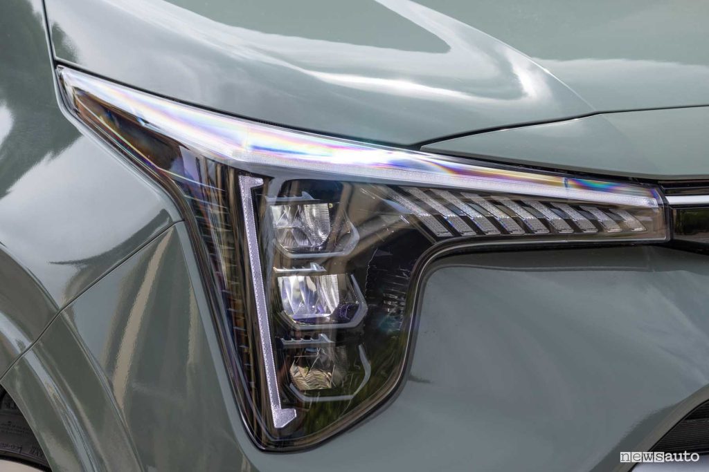 New Kia Picanto front headlight signature light