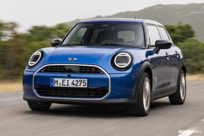 Mini Cooper S 5 porte su strada