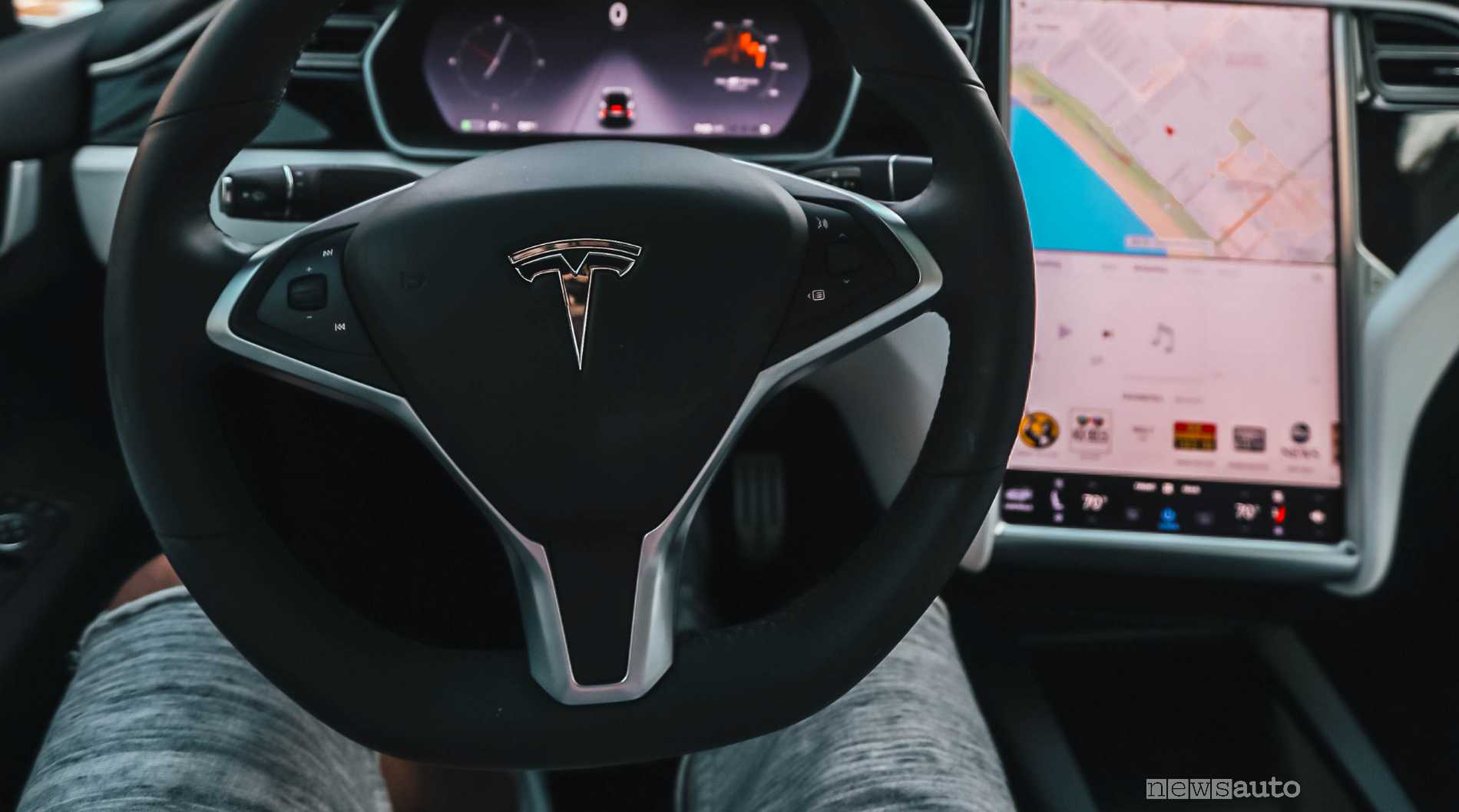Tesla, in arrivo il Parental Control