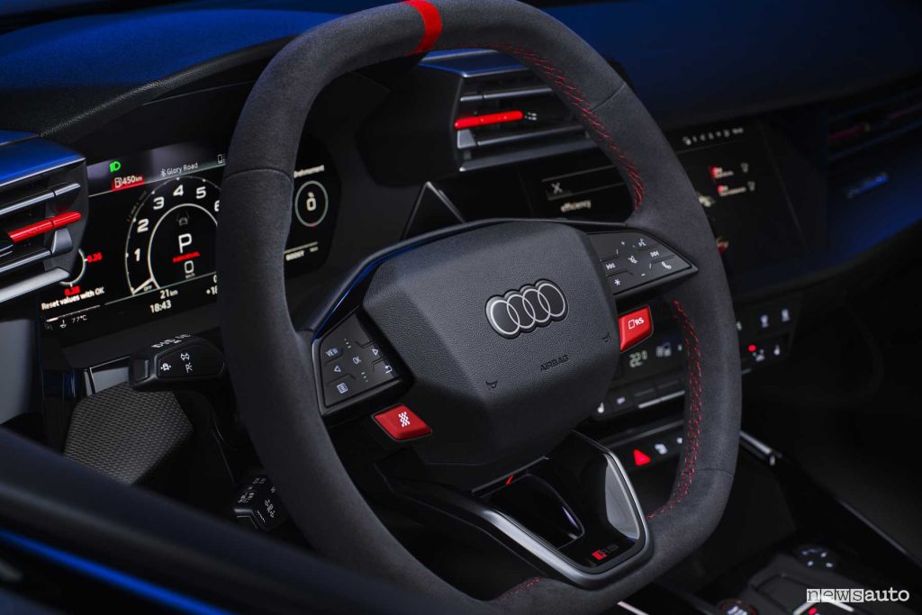 Audi RS 3 Sedan volante abitacolo