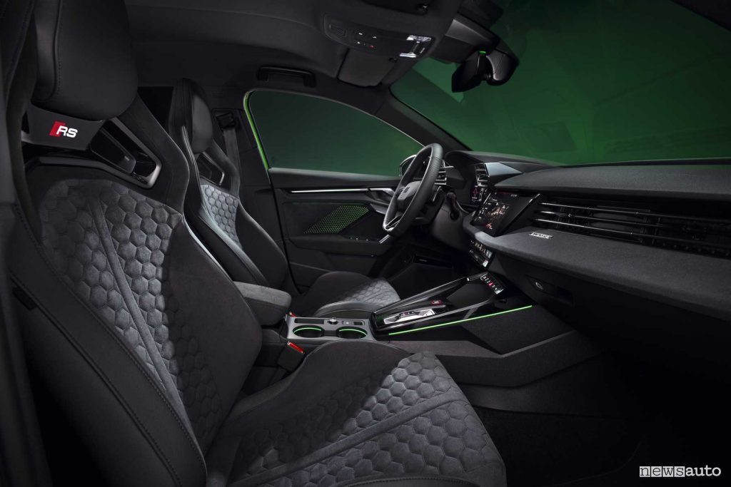 Audi RS 3 Sportback sedili anteriori abitacolo