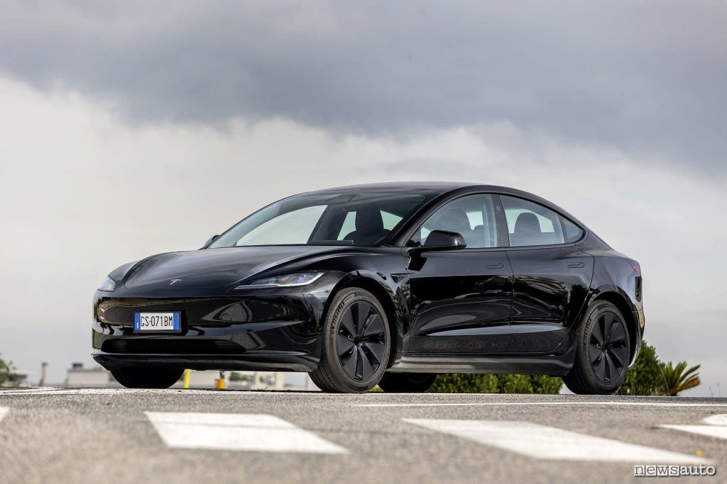 Nuova Model 3 Long Range Dual Motor con restyling 