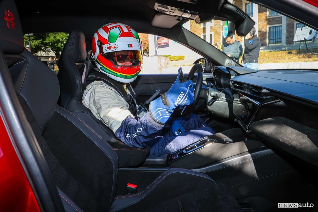 Carlos Tavares con l'Alfa Romeo Junior Veloce al Caramulo Motorfestival 2024