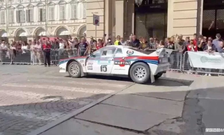 Incidente Salone Auto Torino, Lancia rally perde il controllo