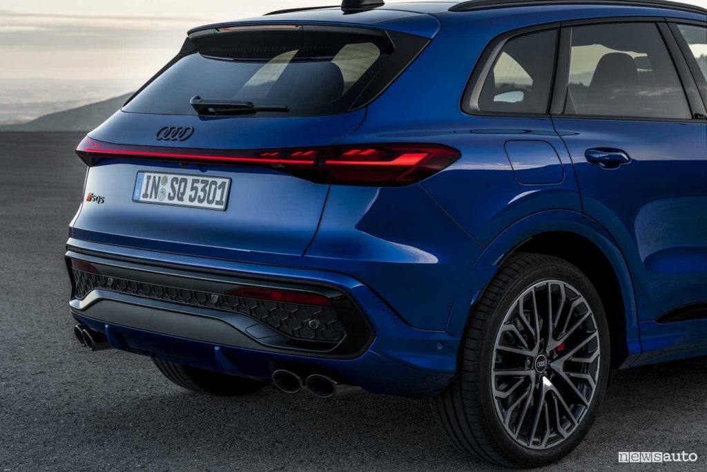 Audi SQ5 TFSI paraurti, firma luminosa posteriore