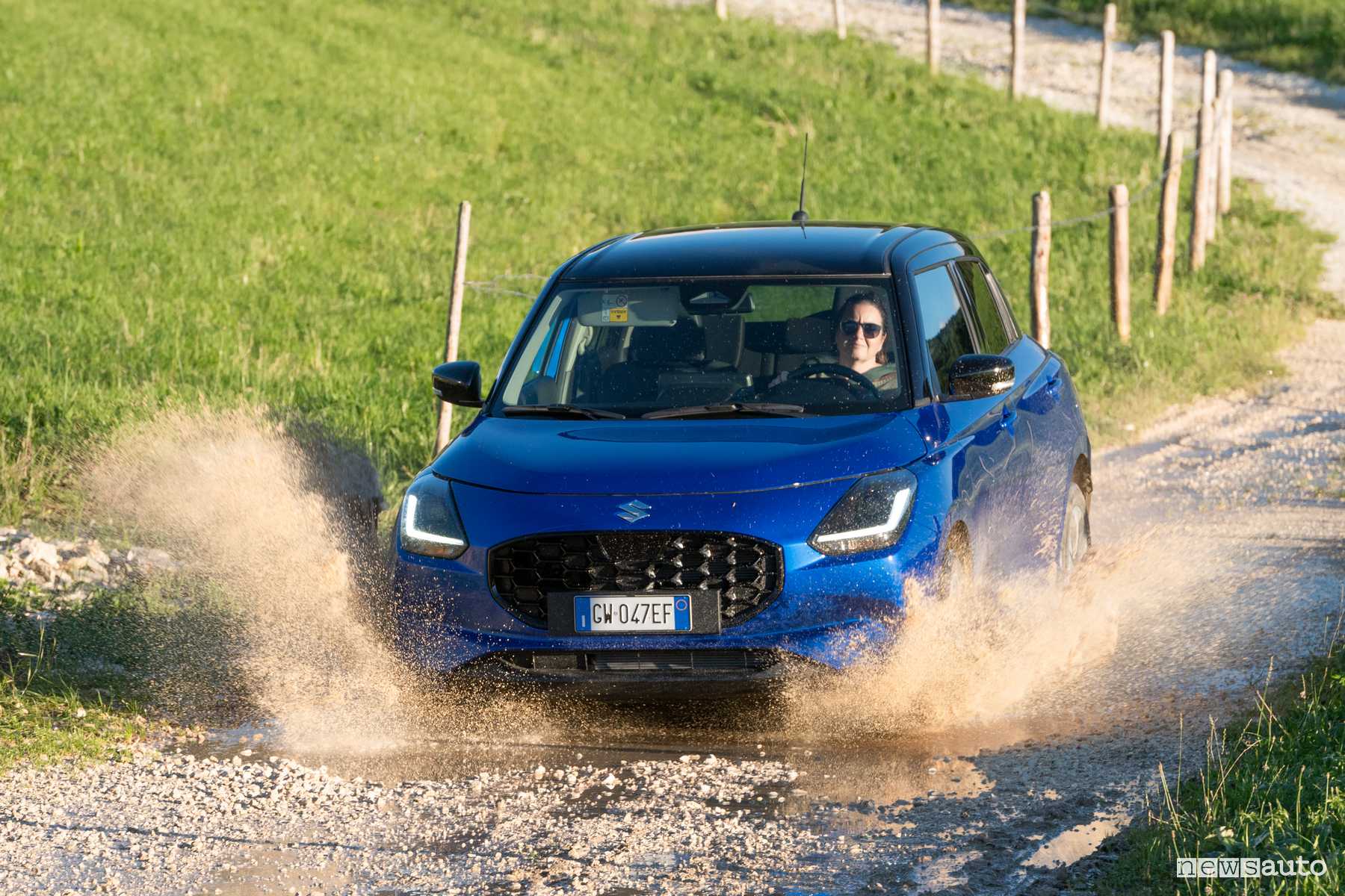 Suzuki Swift Hybrid 4x4 sullo sterrato