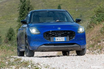 Suzuki Swift Hybrid 4x4 sullo sterrato