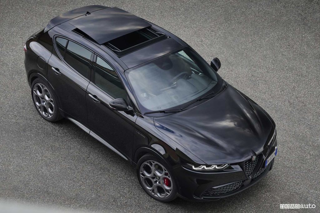 Alfa Romeo Tonale 2025 sunroof