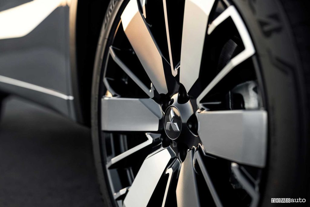 New Mitsubishi Outlander PHEV alloy wheels