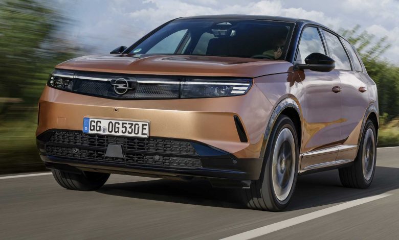 Nuovo Opel Grandland su strada