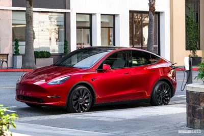 Tesla Model Y, interni 7 posti, prezzo