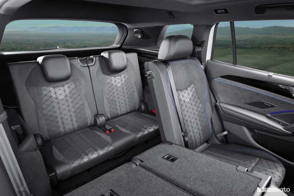 Volkswagen Tayron R-Line second row of rear seats