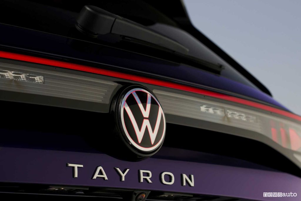 Volkswagen Tayron Elegance VW logo tailgate