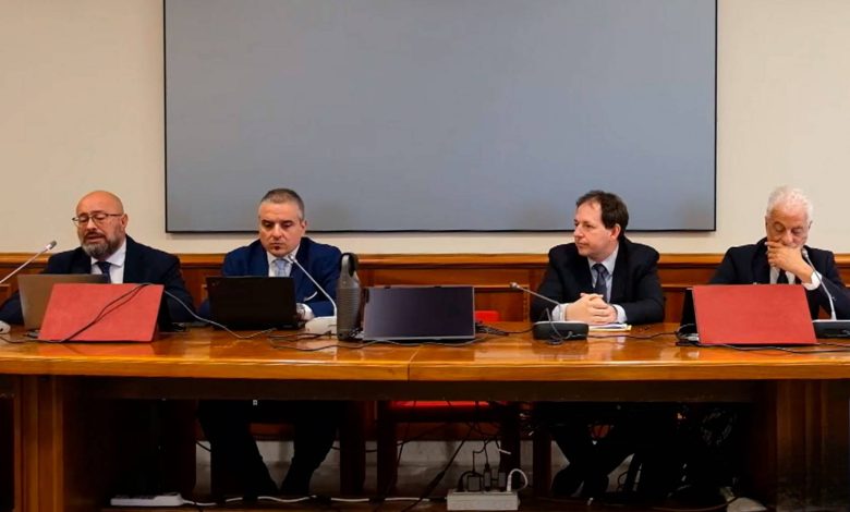 Tony D'ambrosio, Maurizio Cremonini e Tiziano Granelli della Fepecs illustrano la proposta di legge assieme a Raffaele Galasso