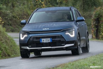 Kia Niro HEV GPL ibrida su strada