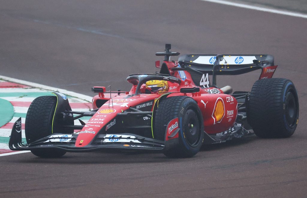 Lewis Hamilton test Ferrari SF-23 sulla Pista di Fiorano  con le gomme rain