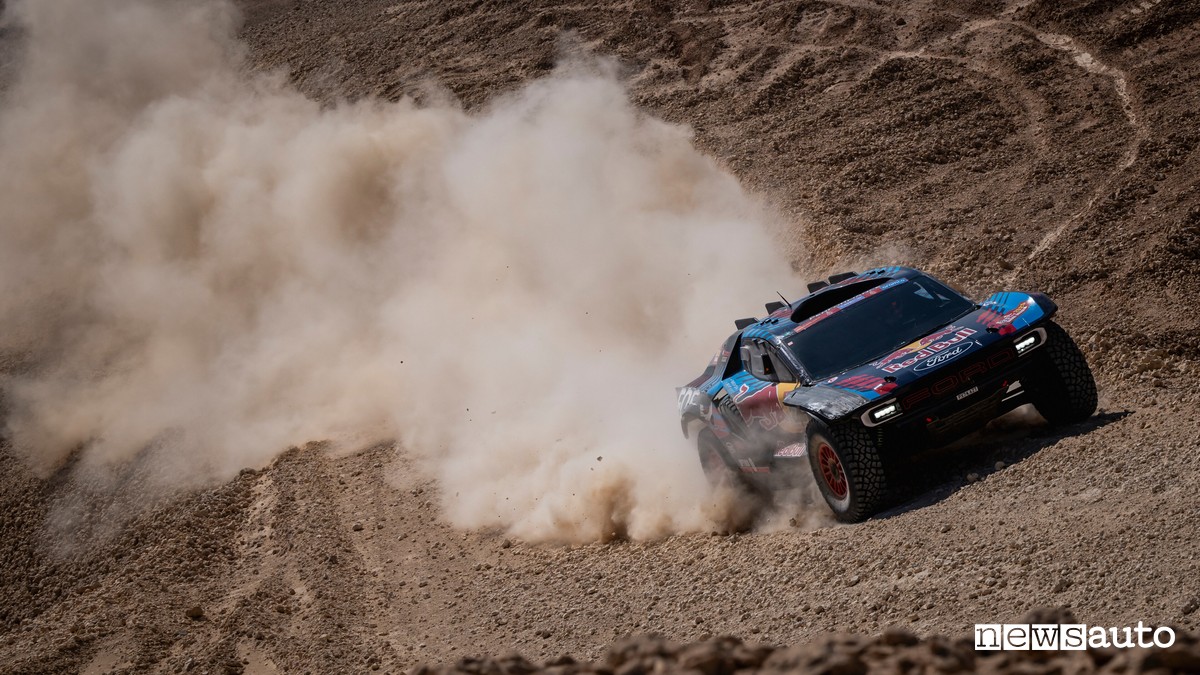 Mattias Ekstrom ed Emil Bergkvist durante lo Stage 9 della Dakar 2025 su Ford Raptor T1+ del team M-Sport
