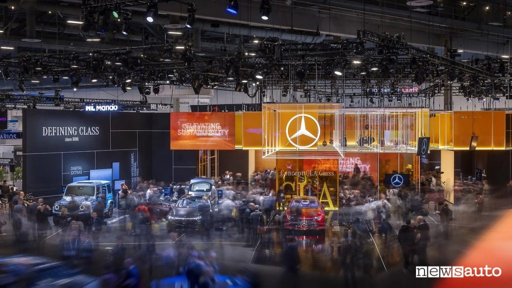 Stand Mercedes al CES dove viene presentato il sistema IMAX su MBUX