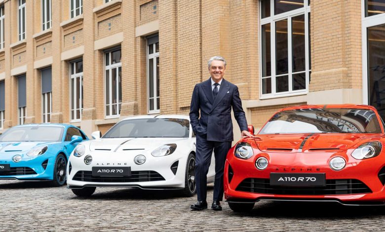 Luca De Meo con le Alpine A110 R 70