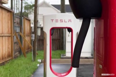 Cavi dei Supercharger rubati