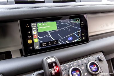 Land Rover Defender 110 display infotainment Apple CarPlay
