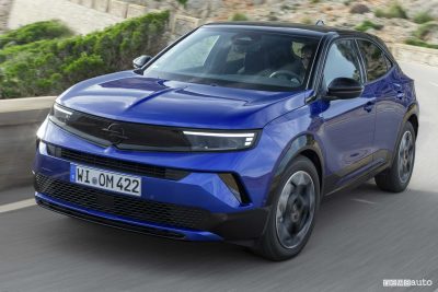 Opel Mokka Hybrid su strada
