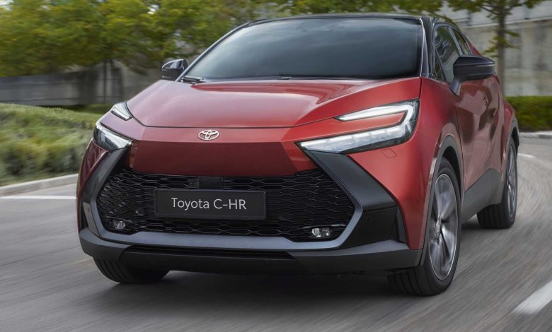 Toyota C-HR Lounge Hero su strada