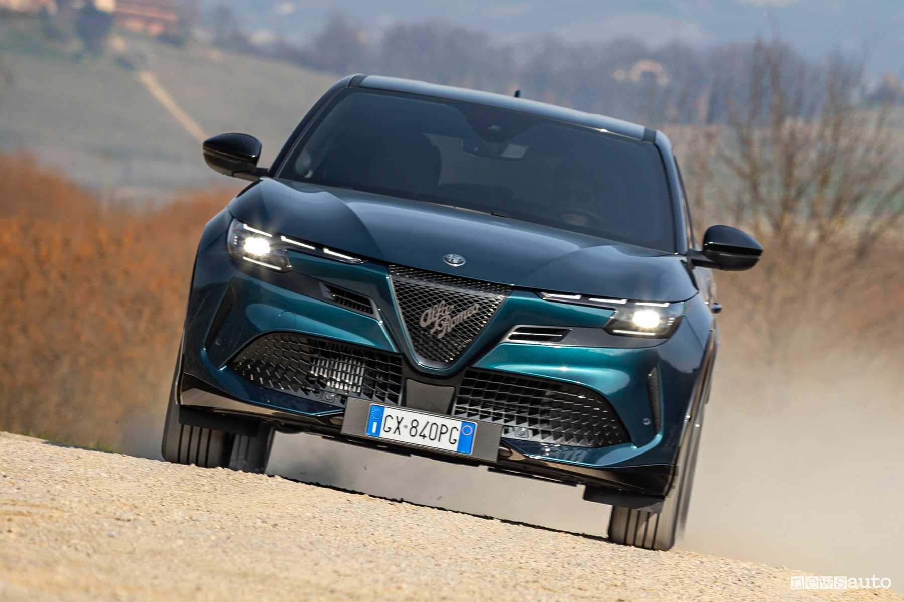 Alfa Romeo Junior Q4 su strada