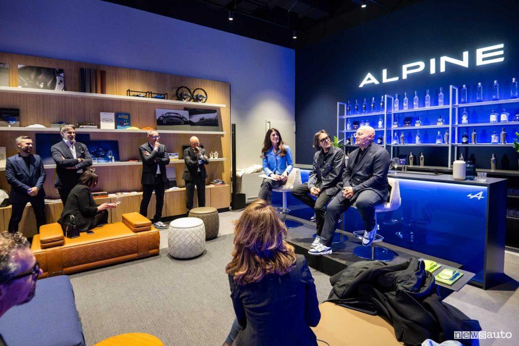 Atelier Alpine A290 Lounge inaugurazione alla presenza di Raffaele Fusilli, A.D. di Renault Group Italia e Antonino Labate, VP Sales Marketing & Customer Experience del brand Alpine