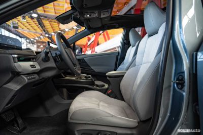 Toyota C-HR+ abitacolo