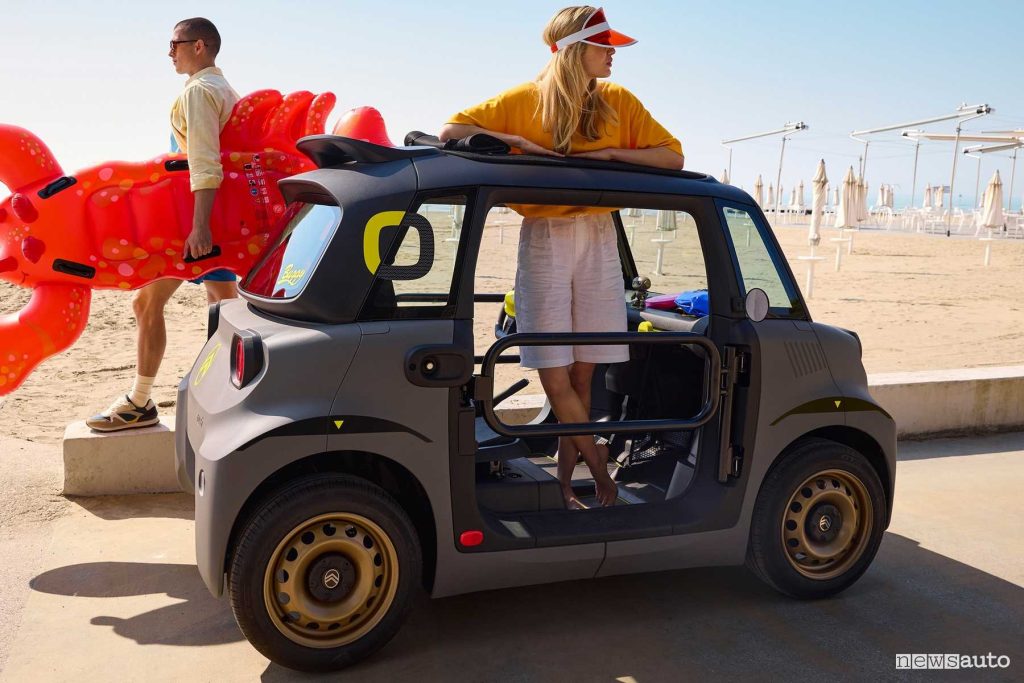 Citroen Ami Buggy senza portiere e con tetto apribile
