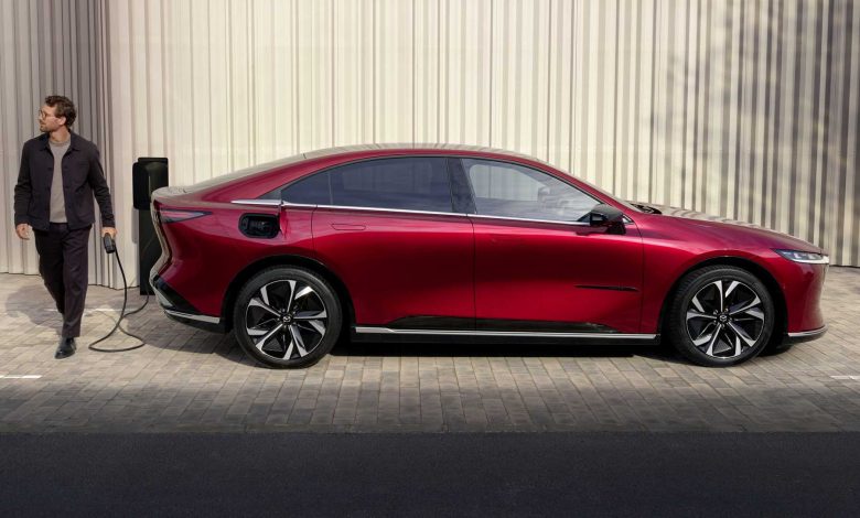 Nuova Mazda 6e in ricarica