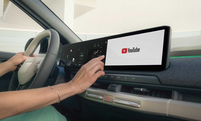 Video in auto, come attivare lo streaming su Apple CarPlay e Android Auto