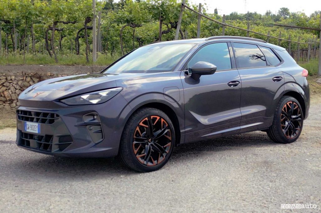 Cupra Terramar VZ e-Hybrid 272 CV anteriore 3/4