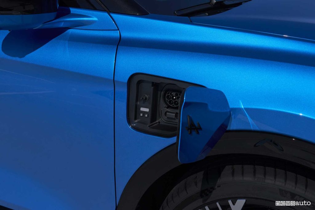 Alpine A390 GTS vano per la ricarica in AC e DC