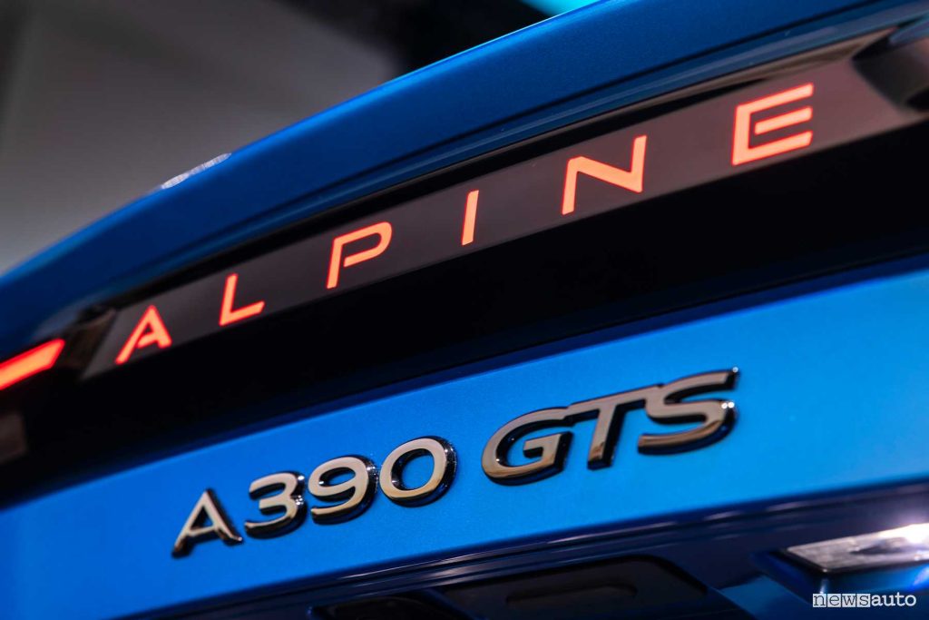 Alpine A390 GTS firma luminosa posteriore