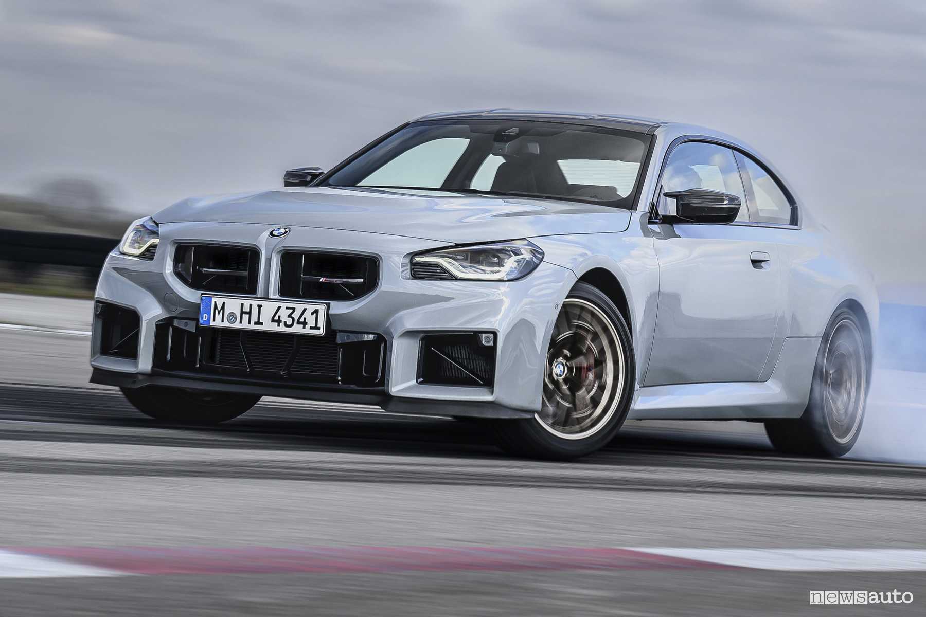 Nuova BMW M2 CS, caratteristiche, prestazioni e prezzo della M2 più estrema
