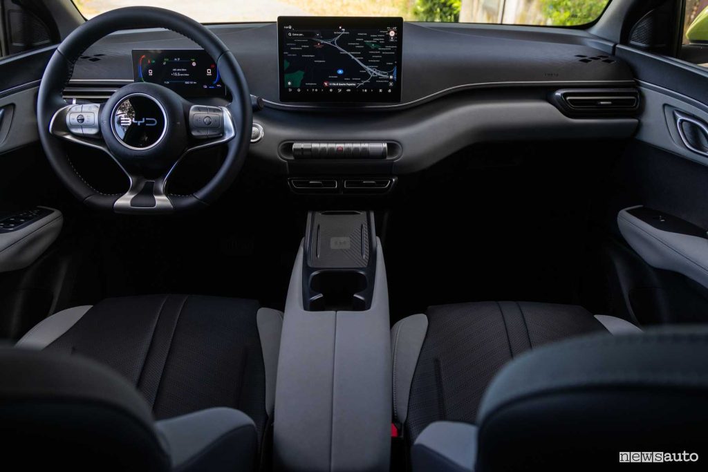 BYD Dolphin Surf plancia abitacolo