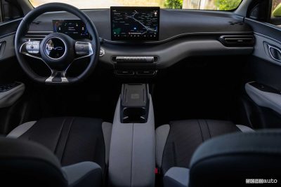BYD Dolphin Surf plancia abitacolo