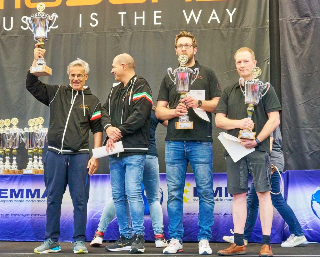 La premiazione della categoria SQ Expert Unlimited con il primo premio andato alla Citroen Xsara Picasso di Marco Gerosa (foto dal sito EMMA)