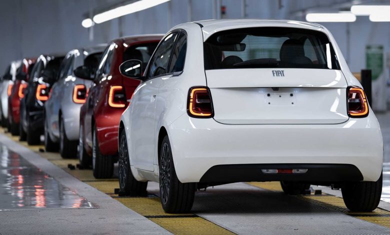 Fiat 500 ibrida sulla linea di produzione di Mirafiori