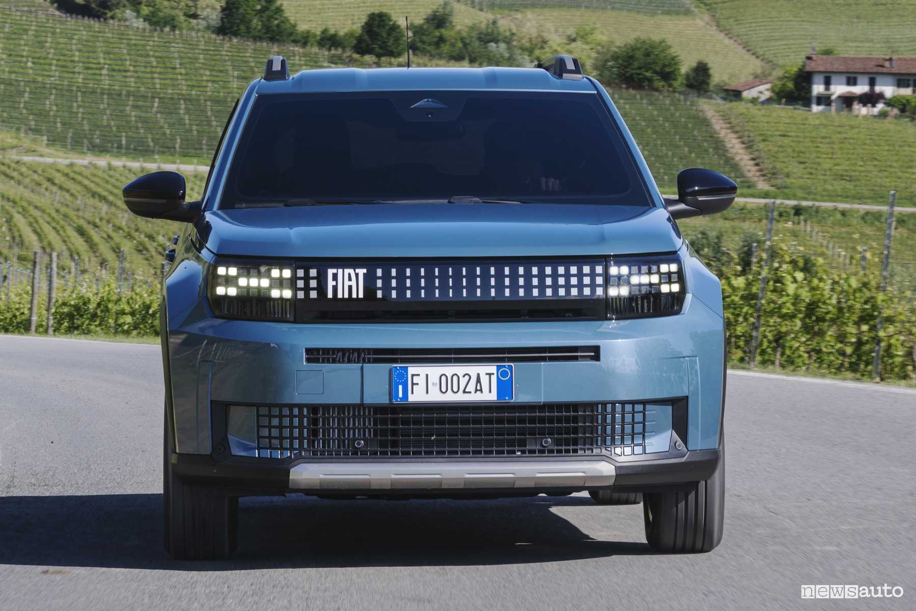 Fiat Grande Panda Hybrid Icon su strada