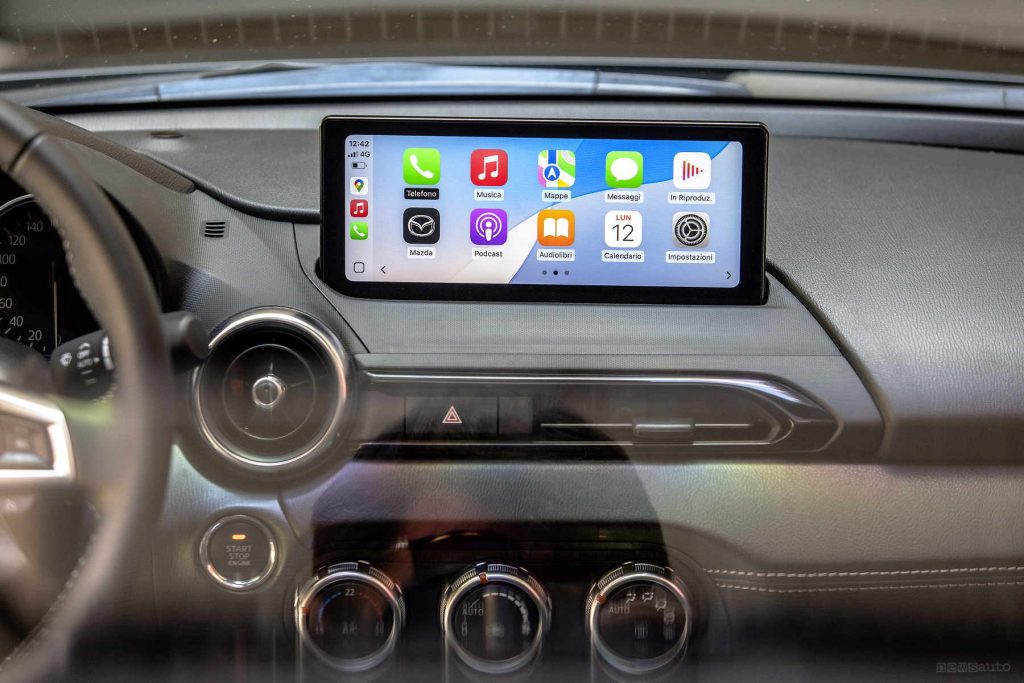 Monitor Mazda MX-5 con Apple Car Play