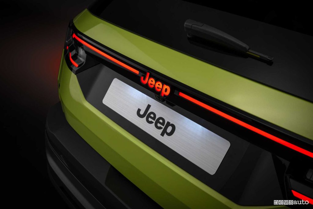 Jeep Compass 2025 First Edition firma luminosa posteriore