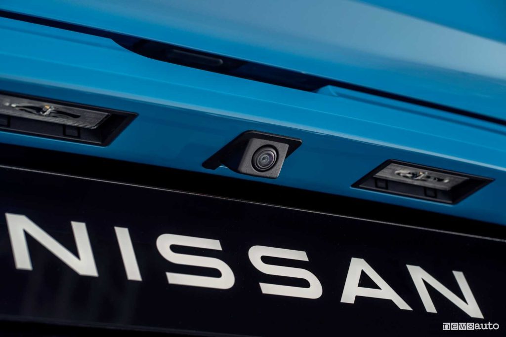 Nuova Nissan Micra EV telecamera posteriore