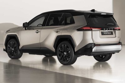 Nuova Toyota RAV4 posteriore 3/4