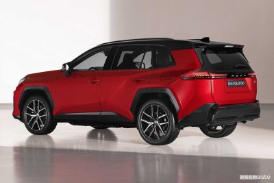 Nuova Toyota RAV4 GR Sport posteriore 3/4