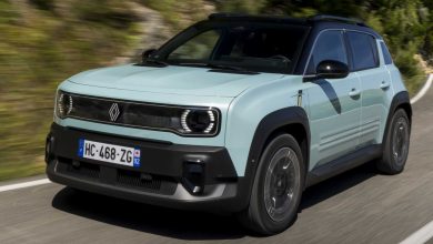 Renault 4 E-Tech electric Iconic su strada